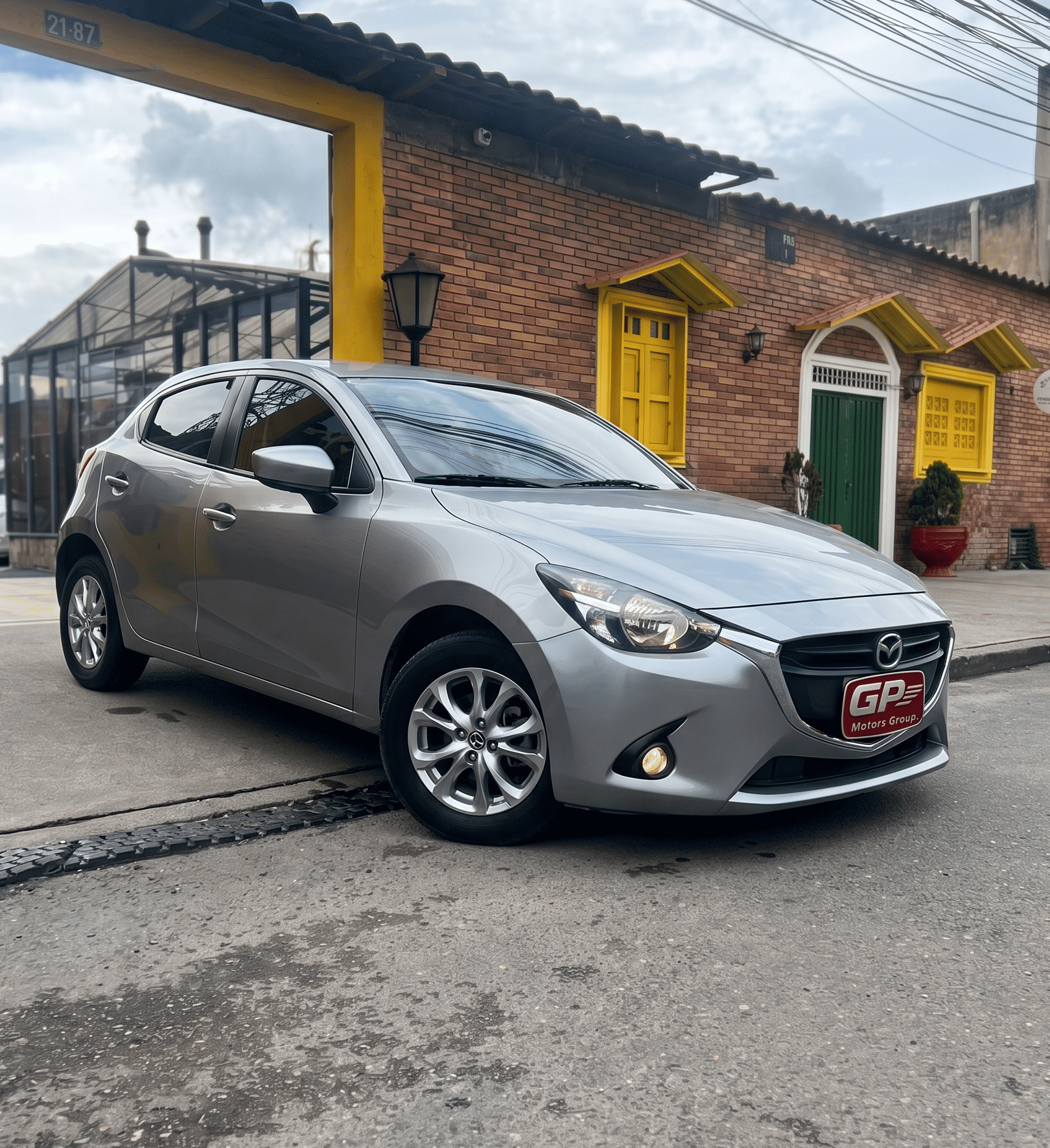 2 TOURING  HATCHBACK