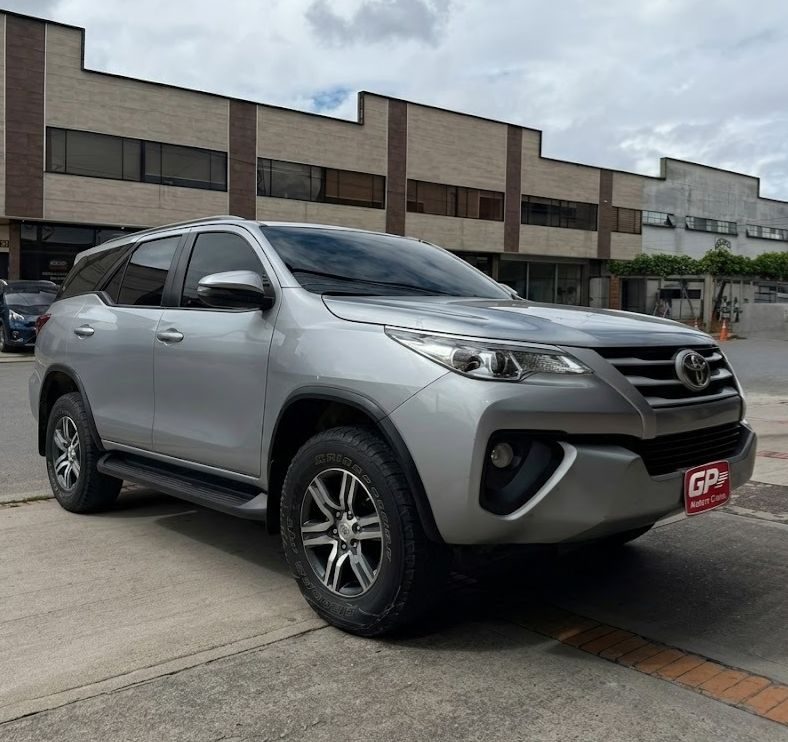 FORTUNER SRV 2.7  - 7 PUESTOS